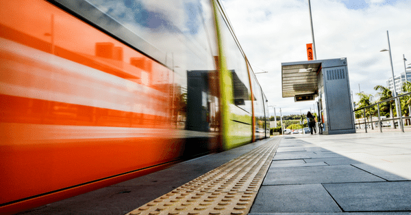  Estações do Metrô e CPTM têm plataformas e vagões lotados de passageiros em dia de greve de ônibus em SP.
