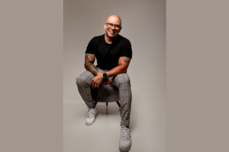 Dr. Gilberson Wanderley Silva destaca que a mamoplastia redutora alivia dores nas costas e melhora a qualidade de vida.