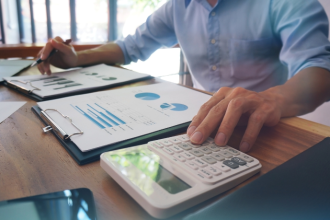 Rodrigo Balassiano destaca como FIDCs podem mitigar a inadimplência com estratégias eficazes de cobrança e renegociação.