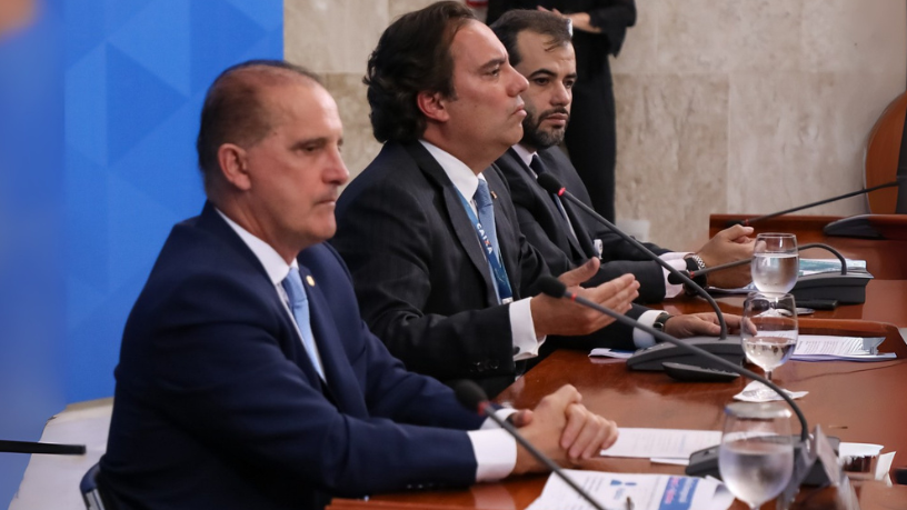 Pedro Guimarães explica como a Caixa integrou os beneficiários do Bolsa Família e do CadÚnico ao Auxílio Emergencial com eficiência e agilidade.