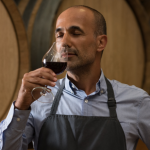 A elegância de um bom tinto aparece quando o vinho vira protagonista da experiência, comenta Vitor Barreto Moreira.