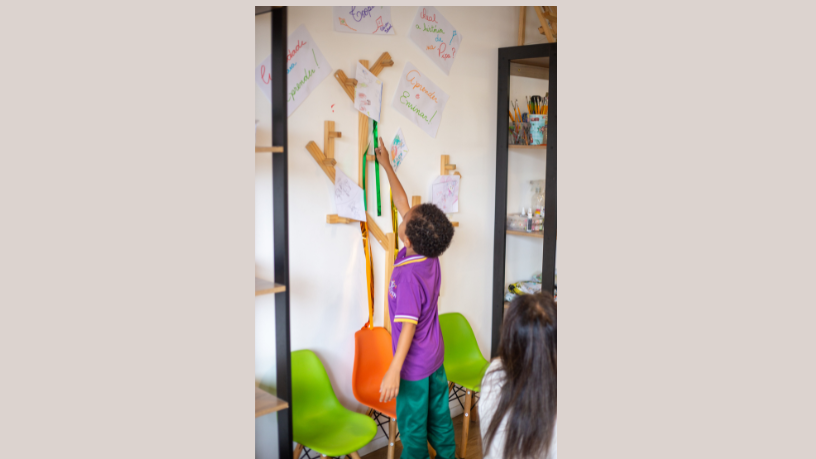 Livros, tecnologia e educação se conectam na proposta da Sigma Educação e Tecnologia Ltda para impulsionar uma aprendizagem mais inovadora, dinâmica e alinhada ao futuro.