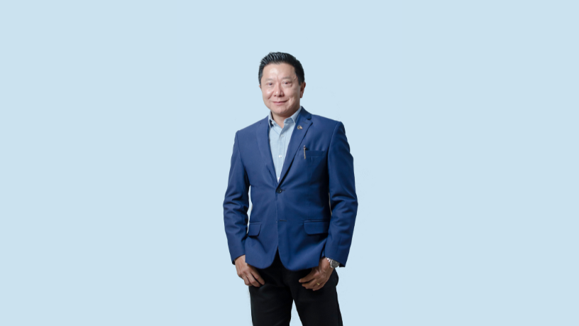 A blefaroplastia superior e inferior exige critérios técnicos que considerem estética e função, destaca Milton Seigi Hayashi.